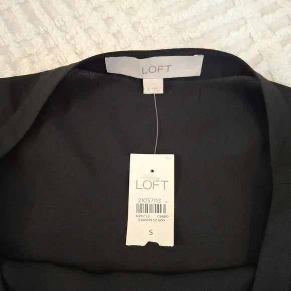 LOFT Women's Small Black Short Sleeve Cuffed Crew Neck Chiffon Blouse Top NWT - Picture 5 of 7
